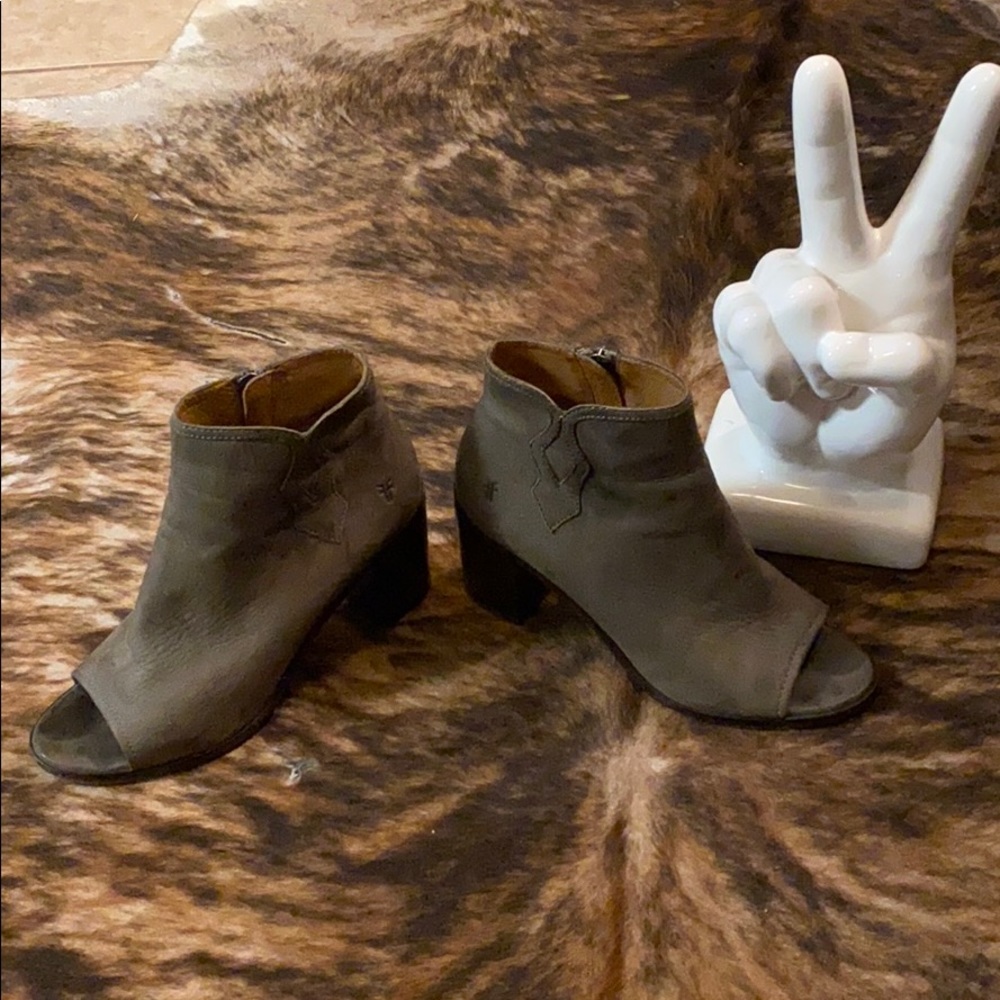 FRYE slate grey open toed Booties